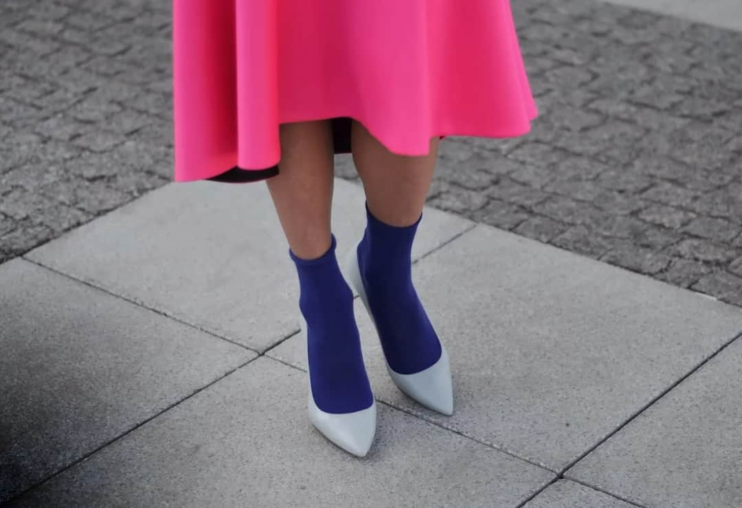 Skarpetki do szpilek: Kompletny poradnik stylu. Bądź na czasie!