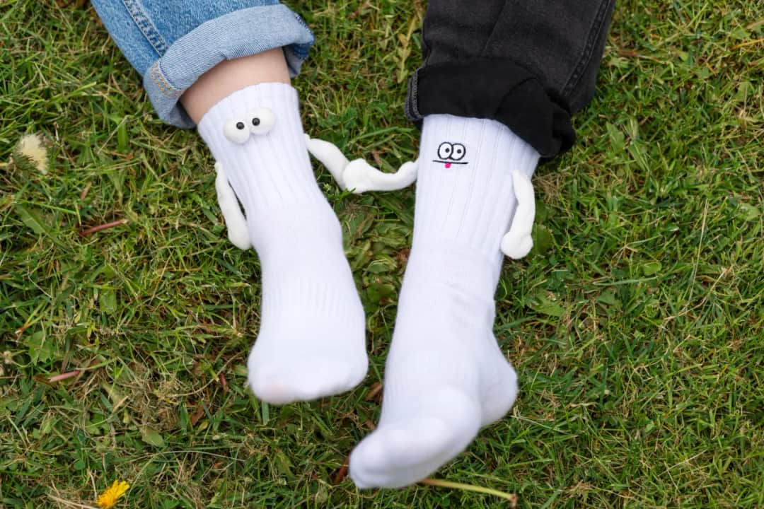 Jak doprać białe skarpetki sodą? Sekret olśniewającej bieli!